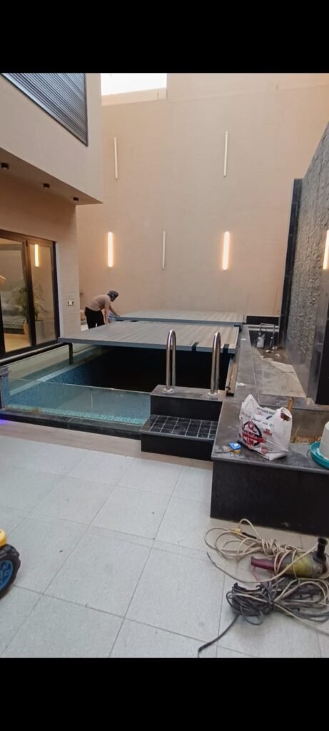 مظلات مسابح متحركة