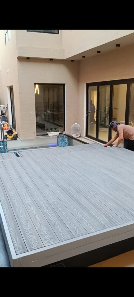 مظلات مسابح