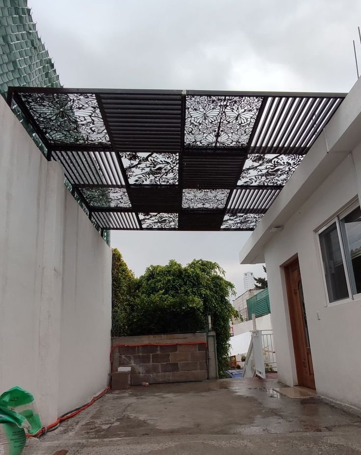 مظلات خشبية وقص ليزر